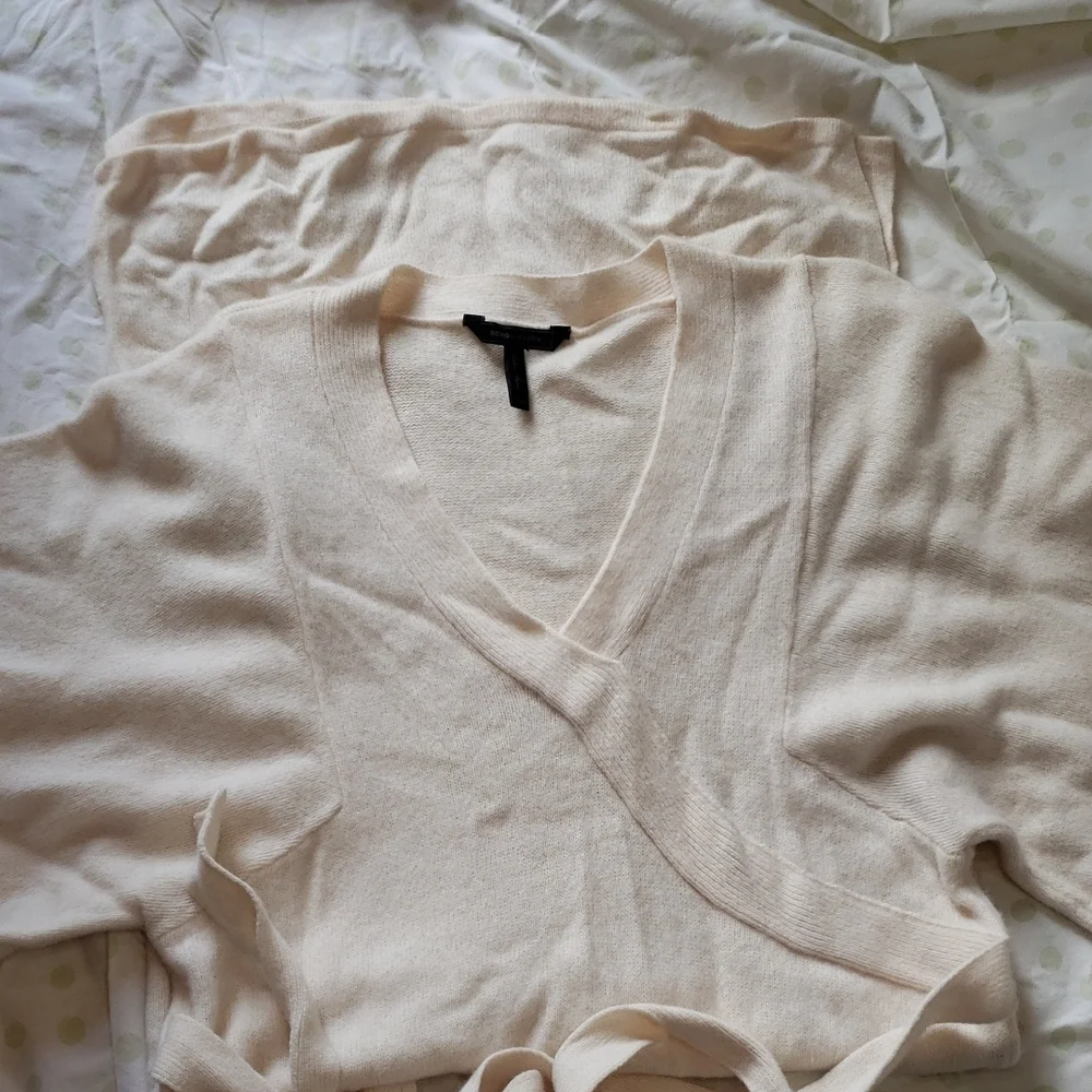 BCBGMaxAzria Cream V-Neck Sweater Dress XS/S - Picture 1 of 6